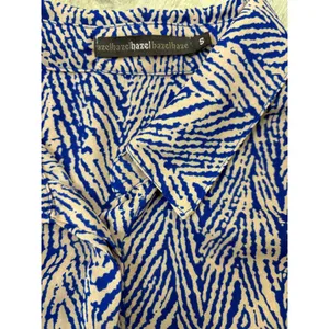 Hazel Hazel Blouse Womens Small Blue Beige Zebra Print High Low Button Back Top thumbnail 8