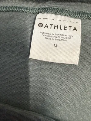 Athleta women’s cinch bottom flowy top with flowy sleeves size M thumbnail 4