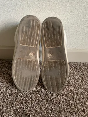 Universal Threads Women’s White Leather Sneakers Size 9 thumbnail 6