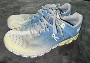 On Running Cloudflow v.3 Size 9 Men’s / Women’s 10.5 thumbnail 1