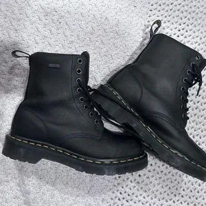 Dr. Martens WOMENS size 6 drywair Black Shoes waterproof thumbnail 1