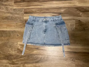 Light Blue Women’s Denim Cargo Mini Skirt with Straps and Pockets Size XL thumbnail 2