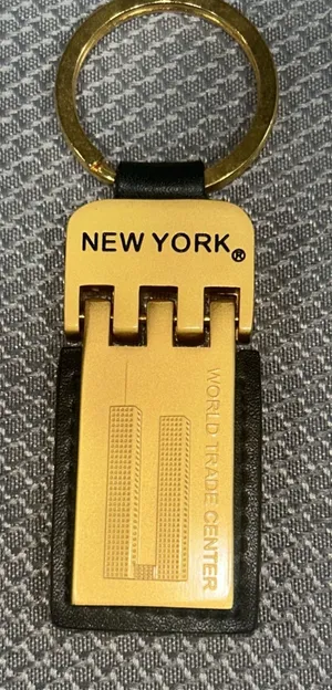Vintage New York World Trade Center Twin Towers Keychain Gold Tone Black NYC thumbnail 1