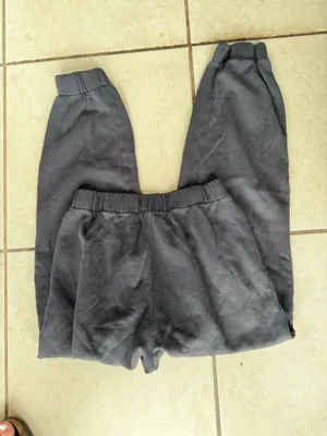 Hollister Charcoal Gray Fleece Jogger Sweatpants with Embroidered Daisy Size Small thumbnail 2