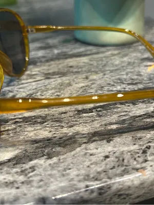 Amber Frame Women's Oversized Aviator Sunglasses thumbnail 4