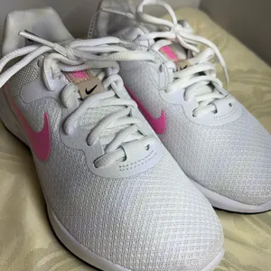 Nike White and Pink revaloution 6 Running Shoes size 5.5 NWT thumbnail 12