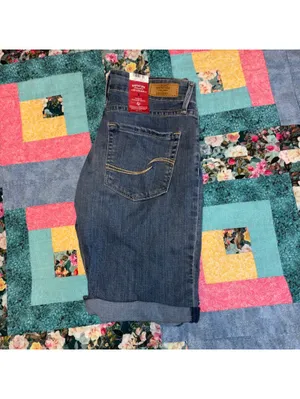 Signature by Levi's Modern Bermuda Shorts Size 6 Women's 28 Denim Blue thumbnail 2