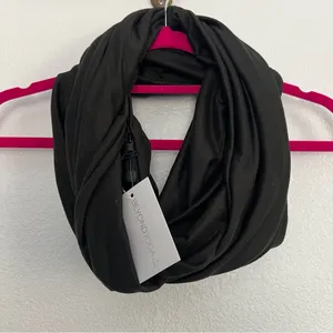 NWT Beyond Yoga Pocket Infinity Scarf in Black OS thumbnail 2