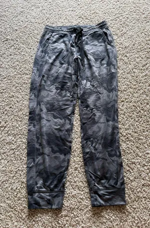 American Eagle Camo Pants thumbnail 1
