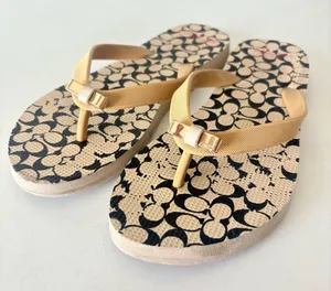 COACH Signature C Flip Flops Sandals Women’s Size 5-6 Tan Gold Metal Bow thumbnail 1
