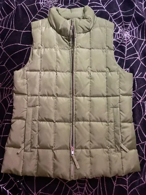 GAP green puffer vest thumbnail 1