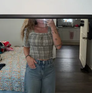 Universal Thread Top thumbnail 2