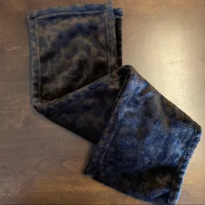 The Walking Company Animal Print Cheetah Leopard Soft Scarf thumbnail 1