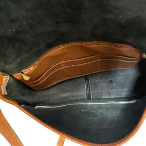 Vintage Dooney & Bourke Black AWL British Tan Leather Equestrian Shoulder Bag thumbnail 4