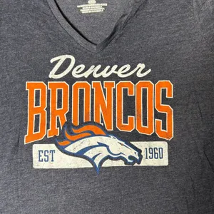 NDenver Broncos NFL Team Apparel V Neck T‎ Shirt Womens M Gray Short Sleeve thumbnail 3