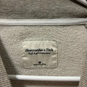 Abercrombie & Fitch Colorblock Crewneck Sweatshirt thumbnail 4