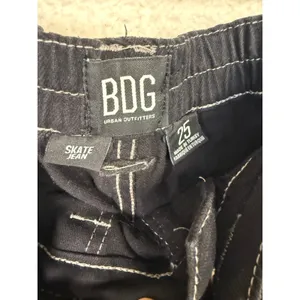 BDG Urban Outfitters Relaxed Skate Jean Black Contrast Stitch Cargo Pants 25 thumbnail 3