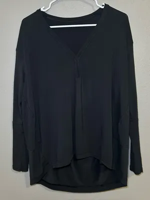 Lululemon Back In Action Black Long Sleeve V Neck Activewear Shirt Womens Size 8 thumbnail 3
