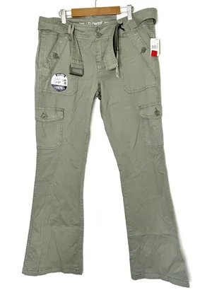 Wallflower Green Feisty Curvy Low Rise Fit Cargo Flare Pants Juniors 11/30 thumbnail 1