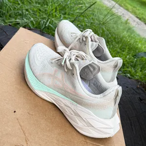 Women's Asics Novablast 4, Oatmeal/Moonrock, size 8.5 thumbnail 4