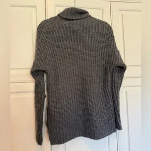 Abercrombie & Fitch Women's Gray Turtleneck Sweater Size Small Knit Cozy Comfy thumbnail 2