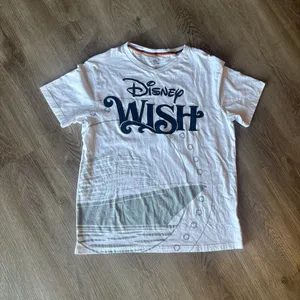 2022 Disney Cruise Line DCL Disney Wish Short Sleeve Shirt M thumbnail 2
