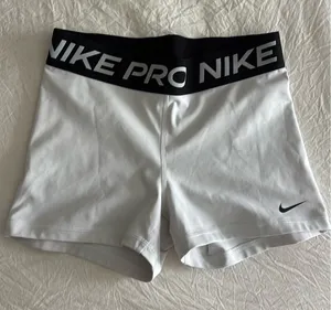 Nike Pro Shorts thumbnail 1