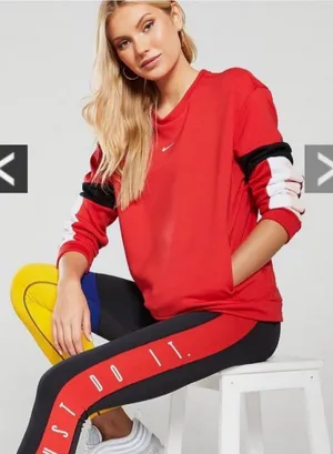 Nike Red Crewneck Sweatshirt Women Medium‎ Athletic Pullover Logo thumbnail 1