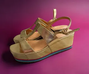 BILL BLASS Gold Platform Sandals Size 7.5 thumbnail 1
