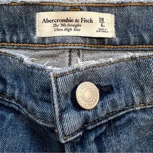 Abercrombie Ultra High Rise 90s Straight Jean thumbnail 10