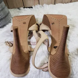 VINCE CAMUTO Women's Size 9.5 Wide Beige Ankle Strap, Open Toe Heels thumbnail 13