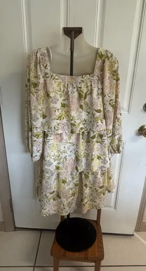 Med Who What Wear tiered white/pink floral square neck 3/4 sleeve dress. thumbnail 2