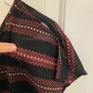 EUC | Bar III women’s dark color patterned cinched waist dress —‎ small thumbnail 6
