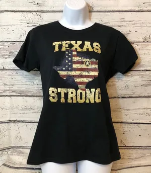 Gildan Texas Strong graphic tee T-Shirt Women’s Patriotic T-Shirt USA Flag Texas Pride thumbnail 1
