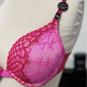 Victoria's Secret Bombshell Plunge Push-up Add 2 Cup Sizes Bra thumbnail 2
