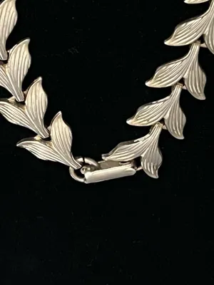 Vintage 15" Gold Tone Leaf Link Necklace thumbnail 3