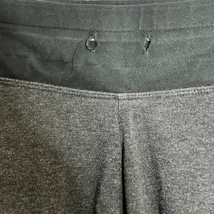 PINK Victoria’s Secret yoga pants - gray/black - Size Large DRAWSTRING MISSING thumbnail 3