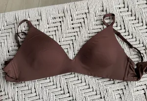 SKIMS Wireless Bra thumbnail 1