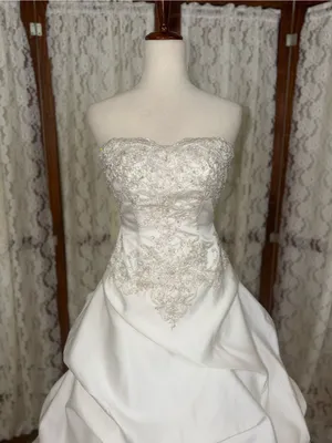 Stunning New David’s Bridal Beaded Ball Gown Wedding Gown thumbnail 3