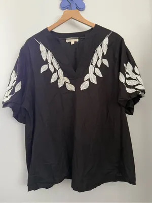 Jennifer + Grace 2X White Embroidered Black Blouse Boho Peasant Relaxed Resort thumbnail 1