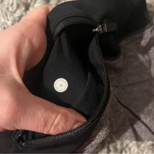 Lululemon grey speed up 2.5” shorts size 4 thumbnail 4