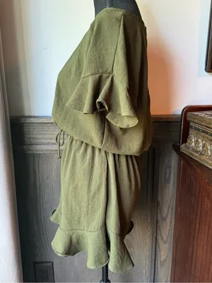 Bluivy Olive Green Ruffle romper medium euc thumbnail 3
