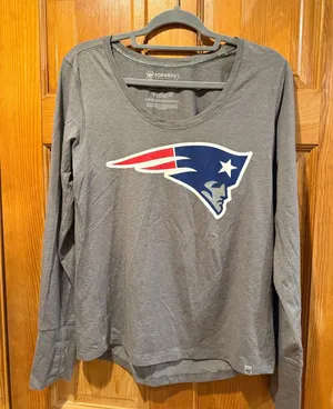 47 Brand women’s New England patriots long sleeve with yoga hole shirts size large . thumbnail 1