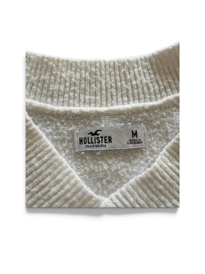 Hollister Cozy v-neck Sweater in White thumbnail 2