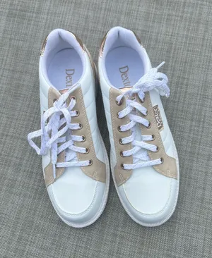 Bowling shoes, women’s White Size 7.5 thumbnail 1