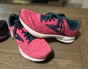 Brooks Sz 9 Shoes thumbnail 1