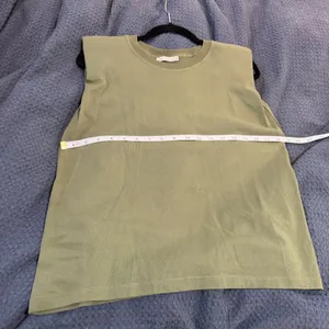 ZARA Shoulder Pad T Shirt Top Olive Green Size Small thumbnail 7