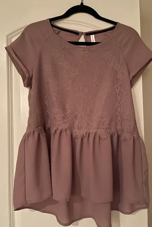 Xhilaration Mauve Lace Blouse Size M thumbnail 1