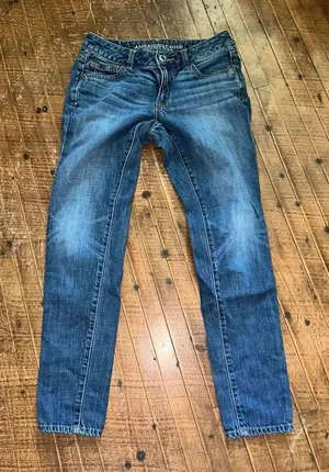 American Eagle 00 relaxed Boy distressed cropped jeans thumbnail 1