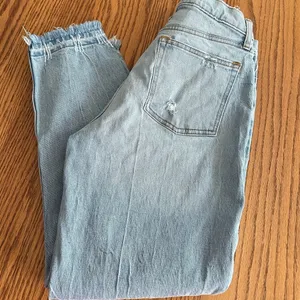 Abercrombie & Fitch 80s High Rise Mom Jeans Light Wash Waist 27” Ankle jeans thumbnail 7